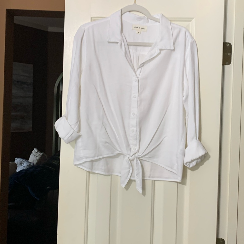 Bottom down shirt ties in the front